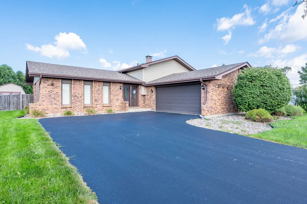 Unit for sale at 19250 Wentworth Avenue, Lansing, IL 60438