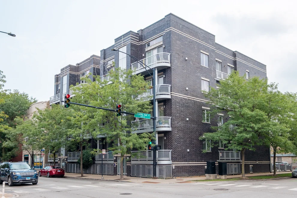 Unit for sale at 3559 W MONTROSE Avenue, Chicago, IL 60618