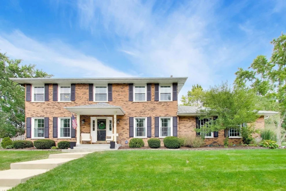 Unit for sale at 925 Hidden Lake Road, Naperville, IL 60565