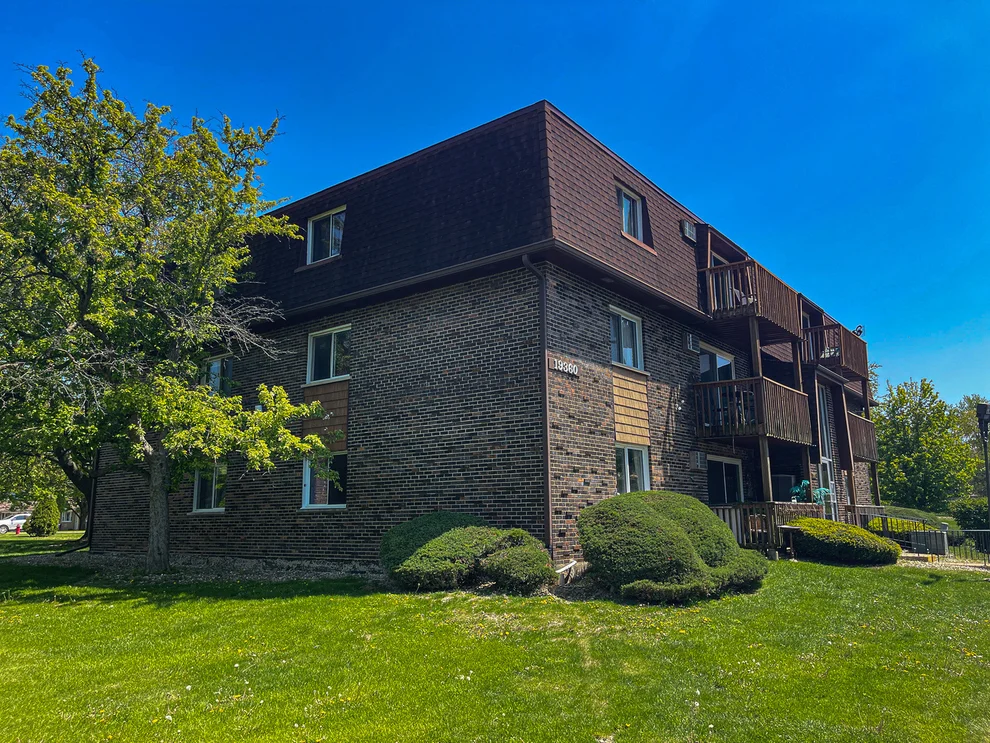 Unit for sale at 19360 Wolf Road, Mokena, IL 60448