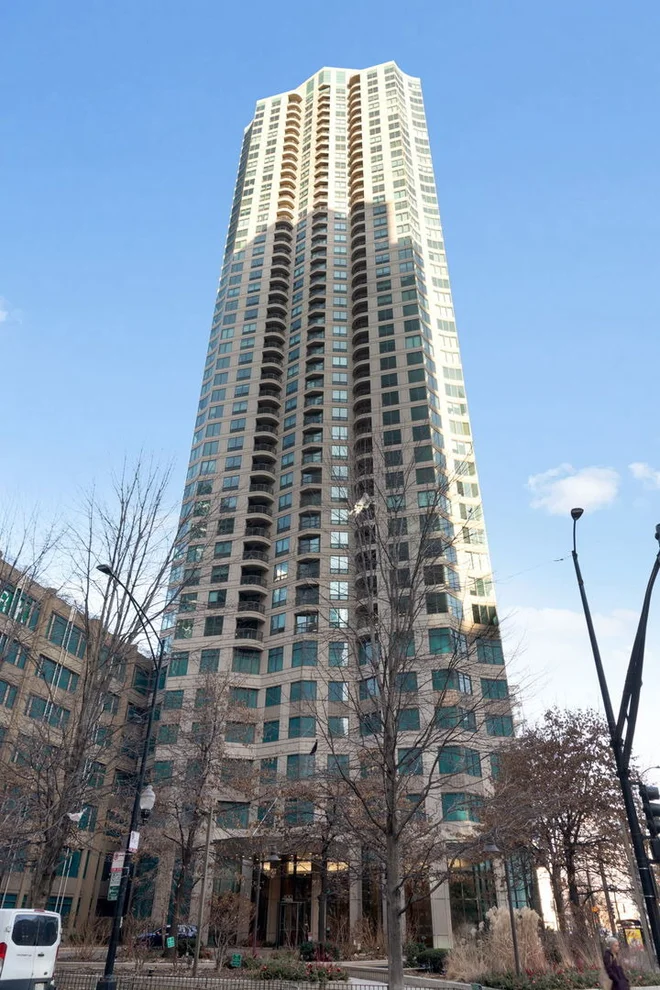 Unit for sale at 400 N La Salle Drive, Chicago, IL 60654