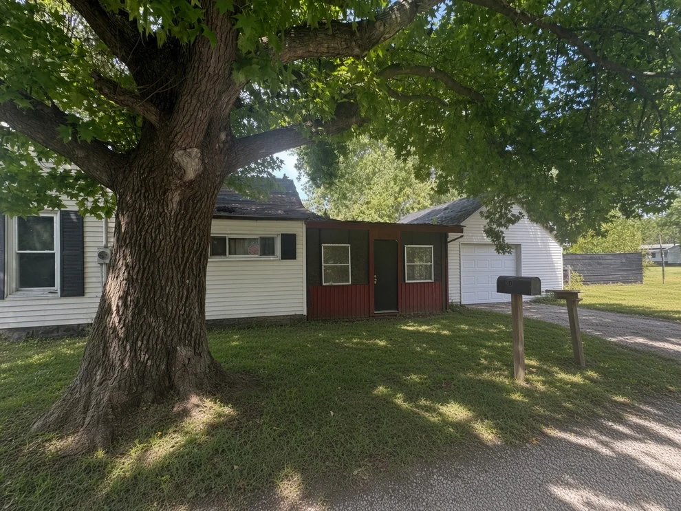Unit for sale at 207 SOUTH Street, Coffeen, IL 62017