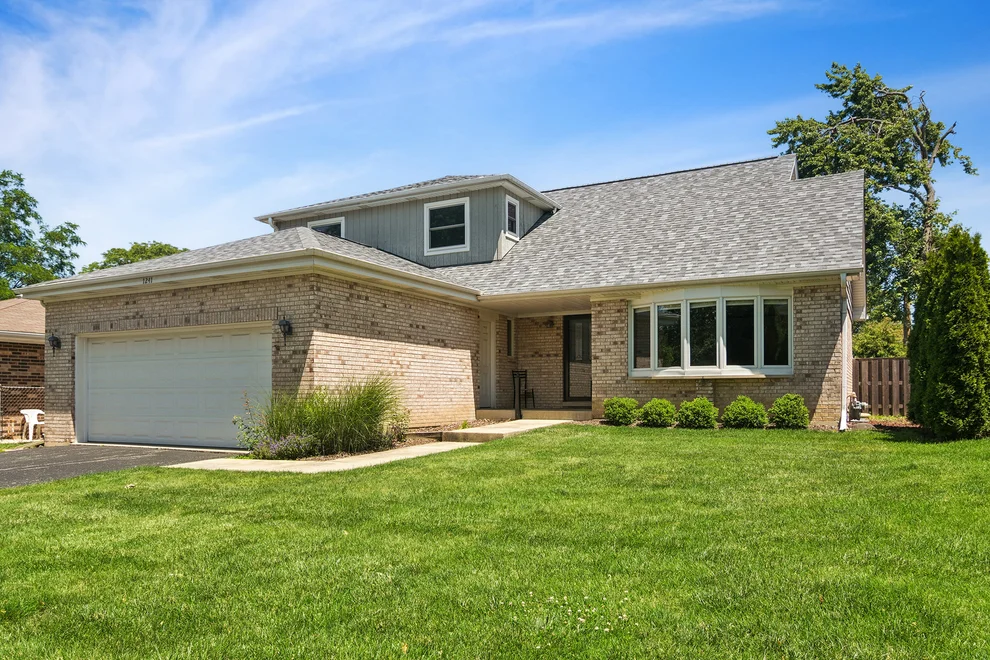 Unit for sale at 1241 N Chestnut Avenue, Arlington Heights, IL 60004
