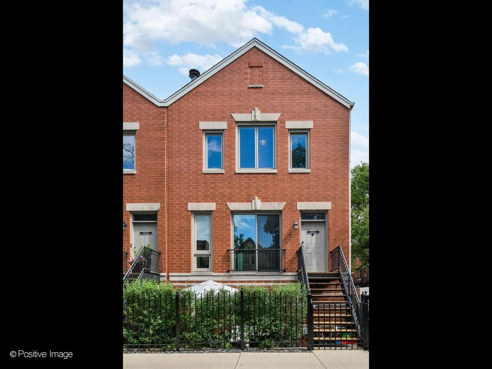 Unit for sale at 1542 W School Street, Chicago, IL 60657