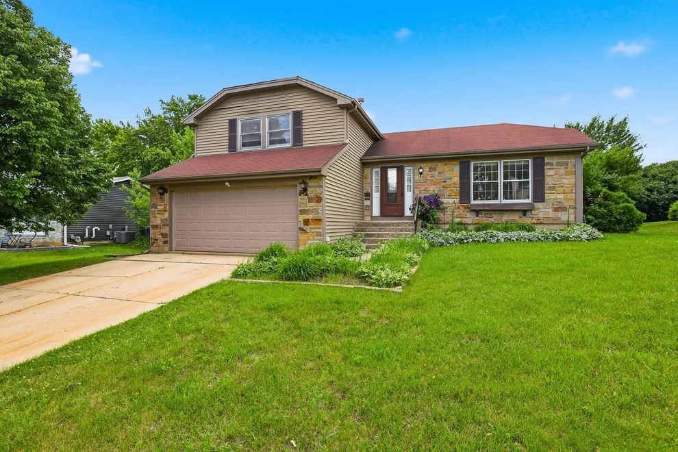 Unit for sale at 310 Crestwood Court, Algonquin, IL 60102