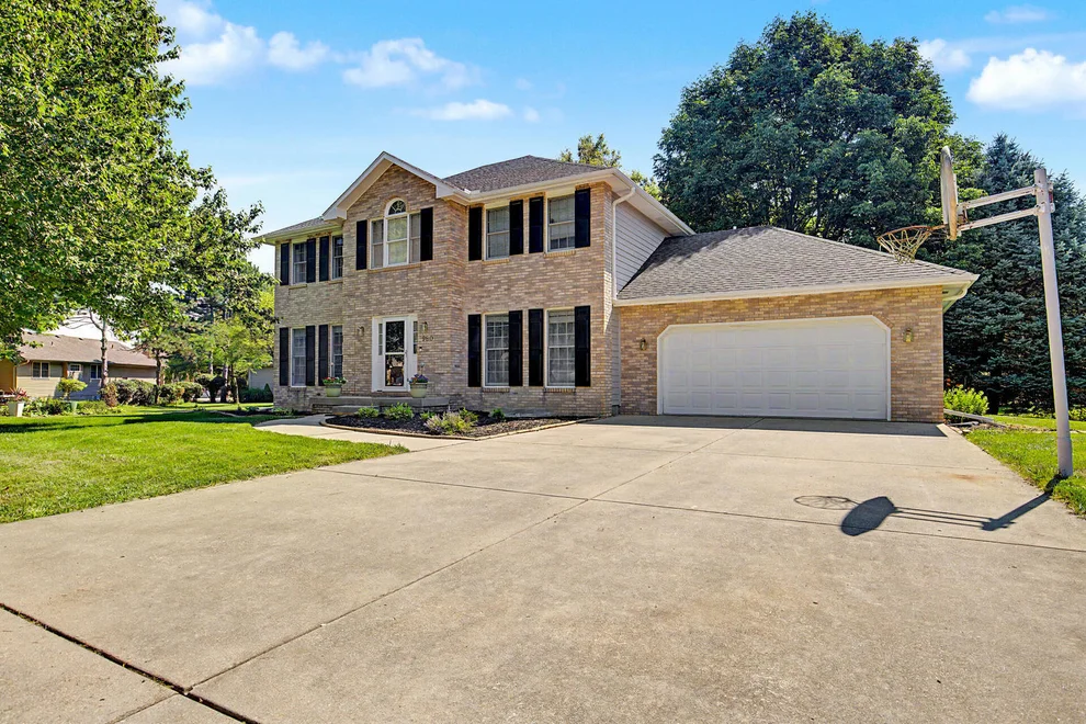 Unit for sale at 980 Stevens Creek Circle, Forsyth, IL 62535