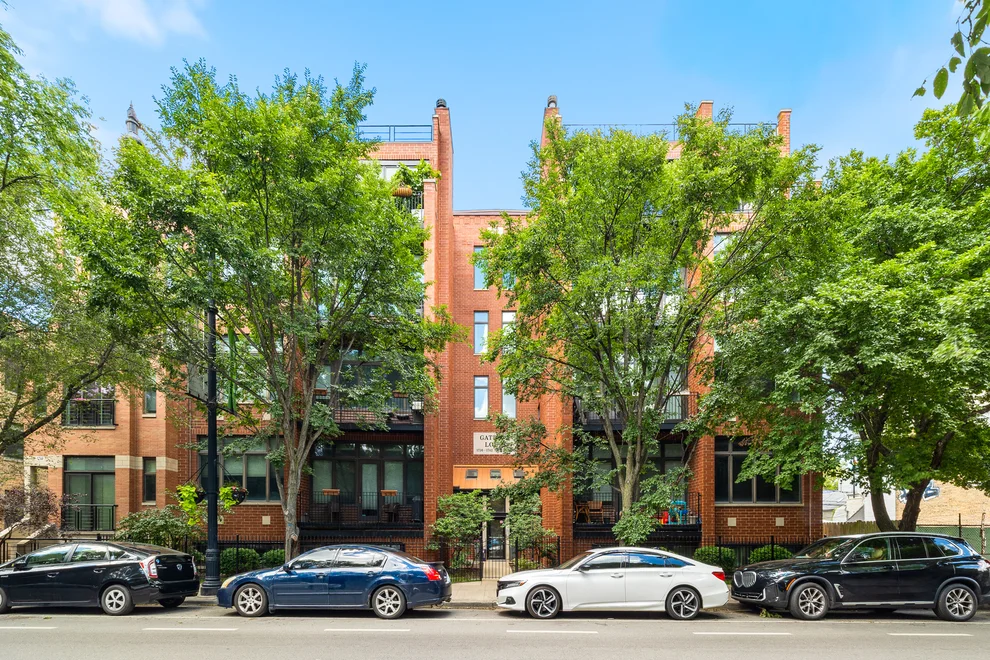 Unit for sale at 1740 W BELMONT Avenue, Chicago, IL 60657