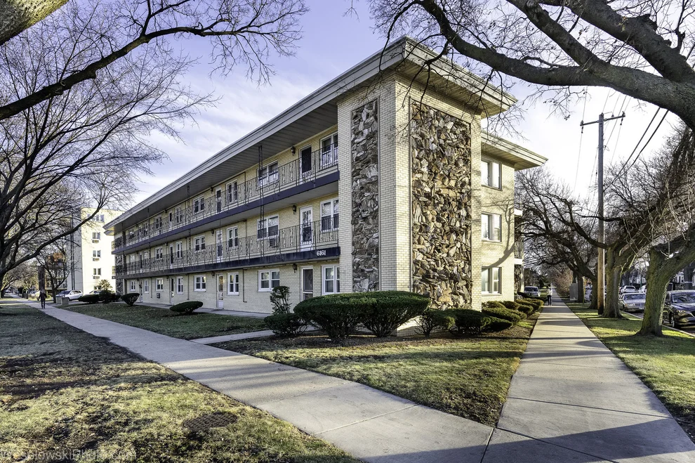 Unit for sale at 6161 W HIGGINS Avenue, Chicago, IL 60630