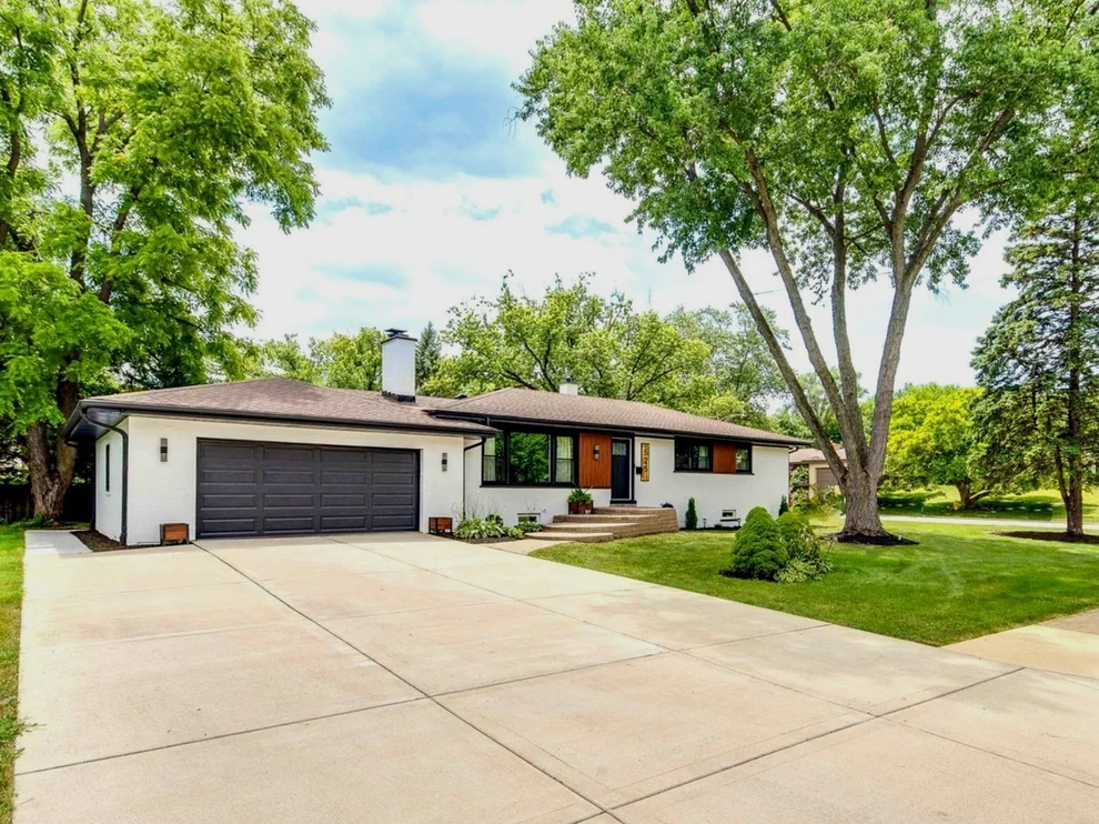Unit for sale at 525 Bunning Drive, Downers Grove, IL 60516