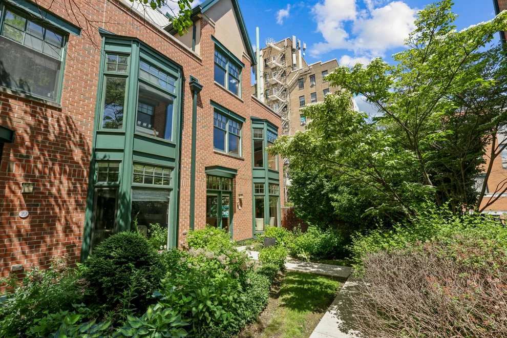 Unit for sale at 101 N Euclid Avenue, Oak Park, IL 60301