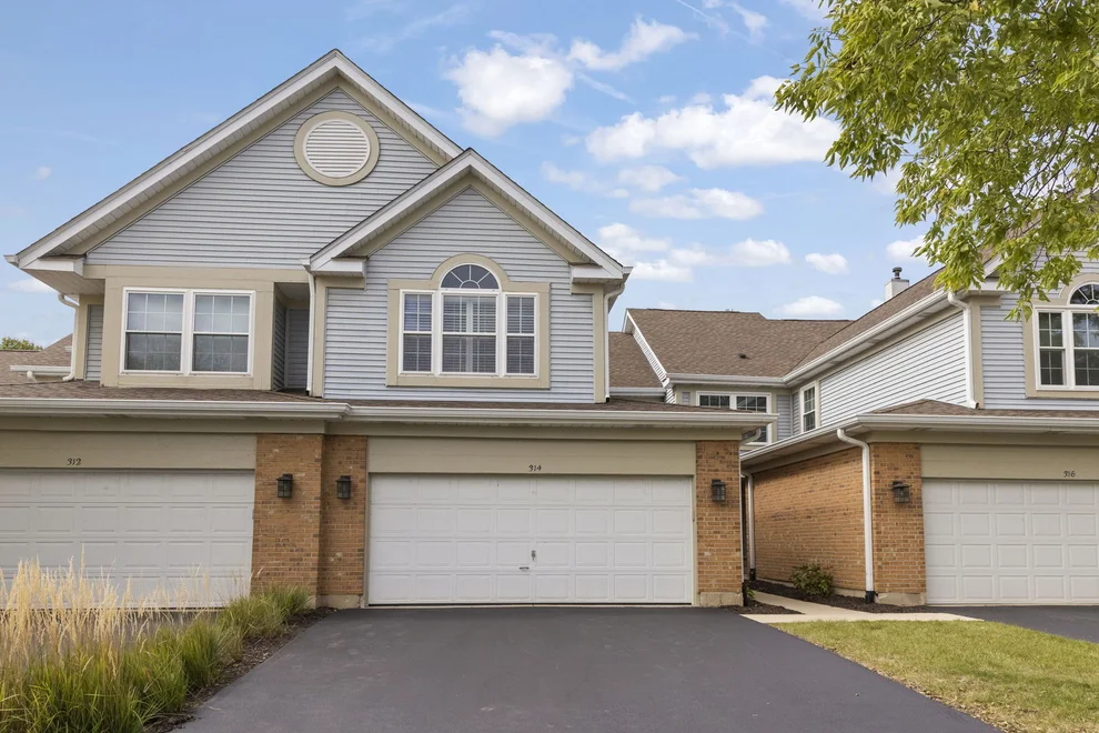 Unit for sale at 314 CIMARRON Road, Lombard, IL 60148