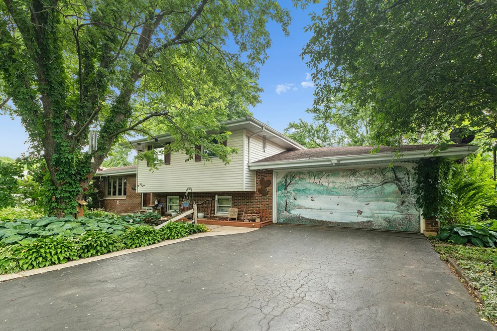 Unit for sale at 520 E Joliet Highway, New Lenox, IL 60451