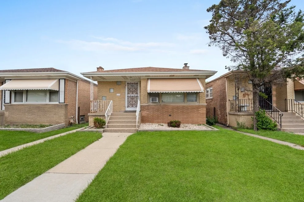 Unit for sale at 7307 S Damen Avenue, Chicago, IL 60636