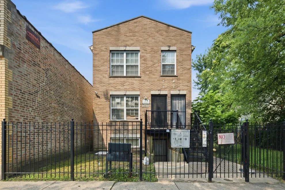 Unit for sale at 7918 S Greenwood Avenue, Chicago, IL 60619