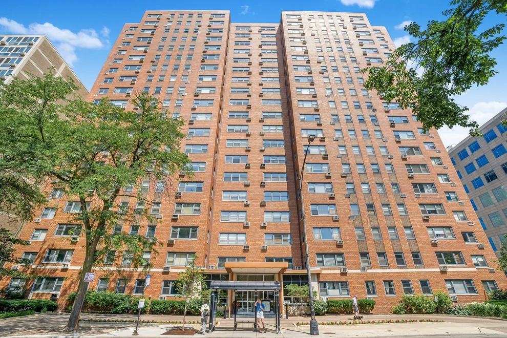 Unit for sale at 2909 N Sheridan Road, Chicago, IL 60657