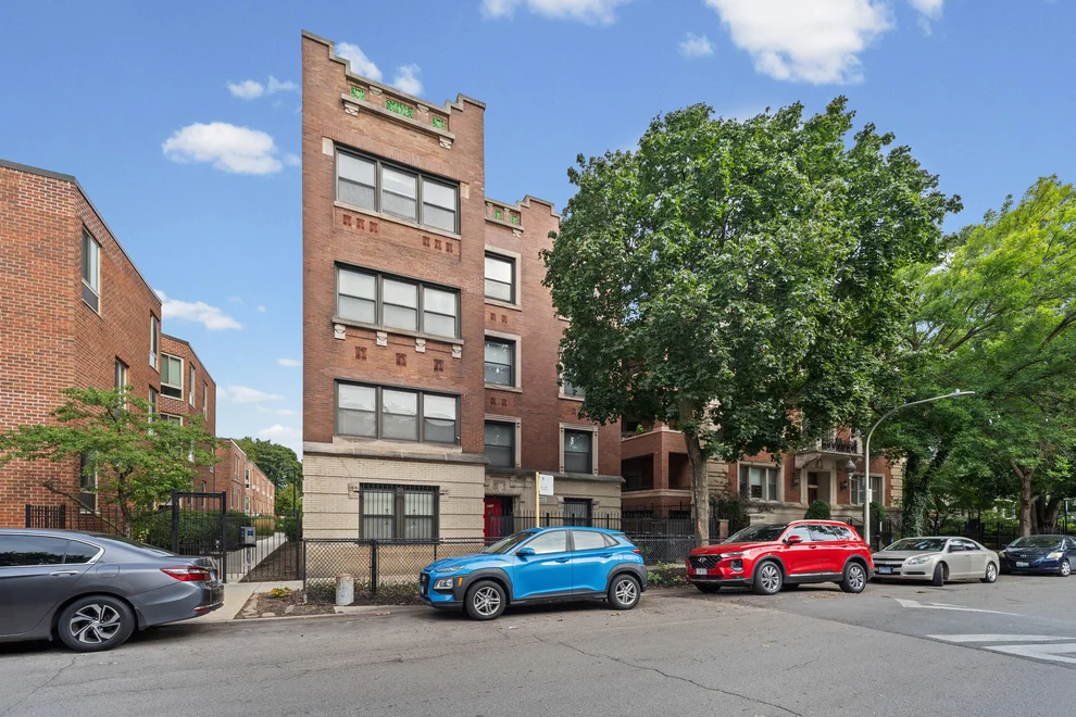 Unit for sale at 4711 S Greenwood Avenue, Chicago, IL 60615