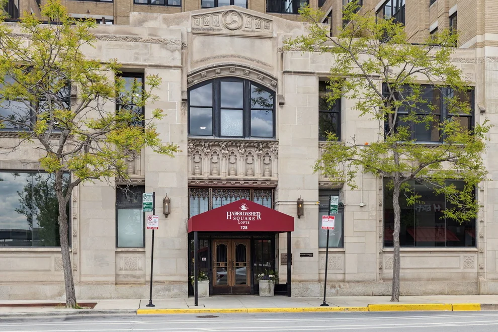 Photo of 728 West Jackson Boulevard, Chicago, IL 60661