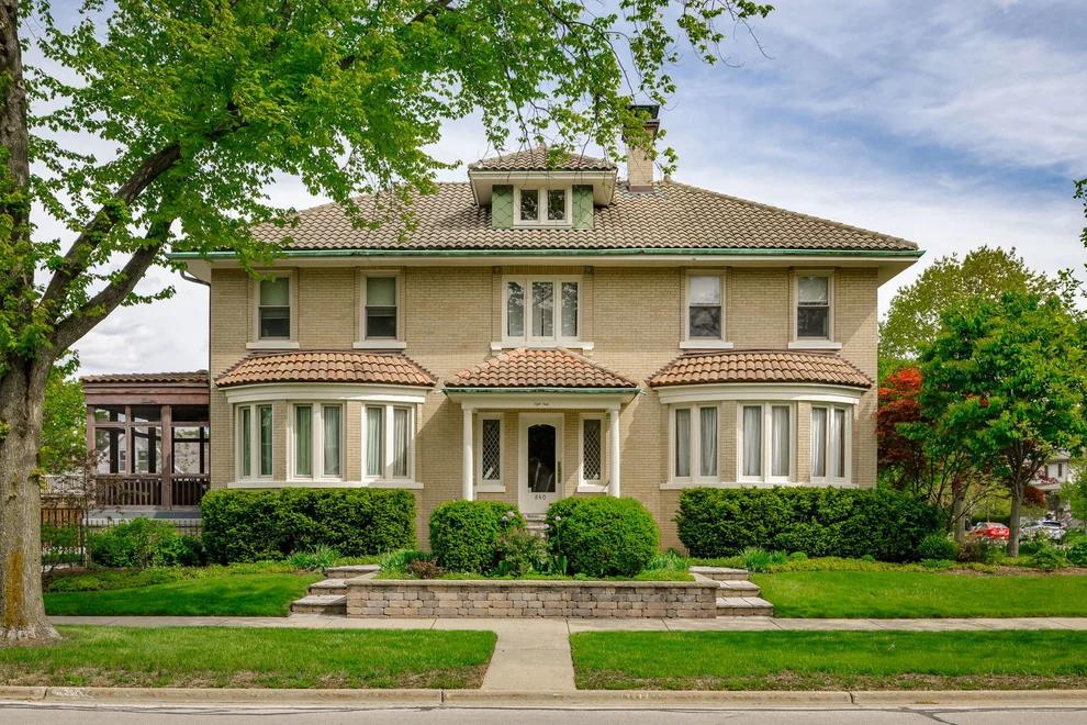 Unit for sale at 840 Augusta Boulevard, Oak Park, IL 60302