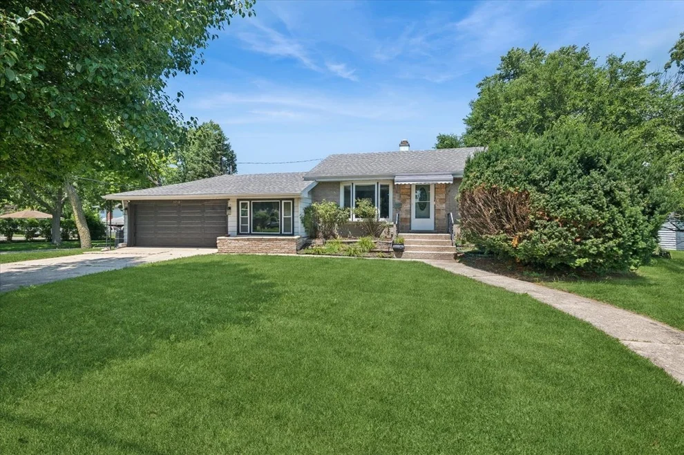 Unit for sale at 5710 W Hawthorne Avenue, Berkeley, IL 60163