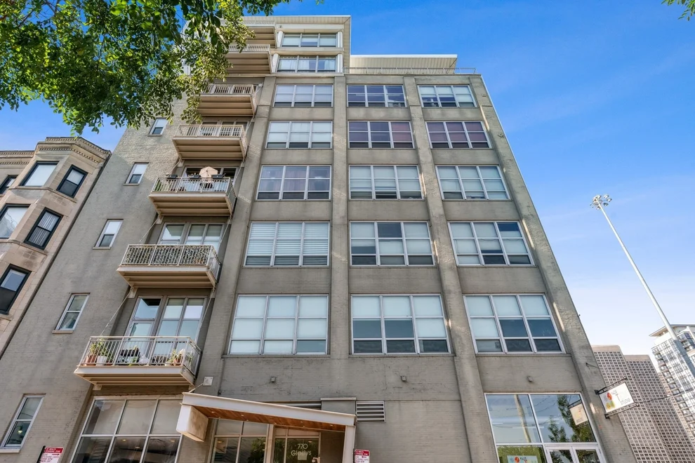 Unit for sale at 770 W Gladys Avenue, Chicago, IL 60661