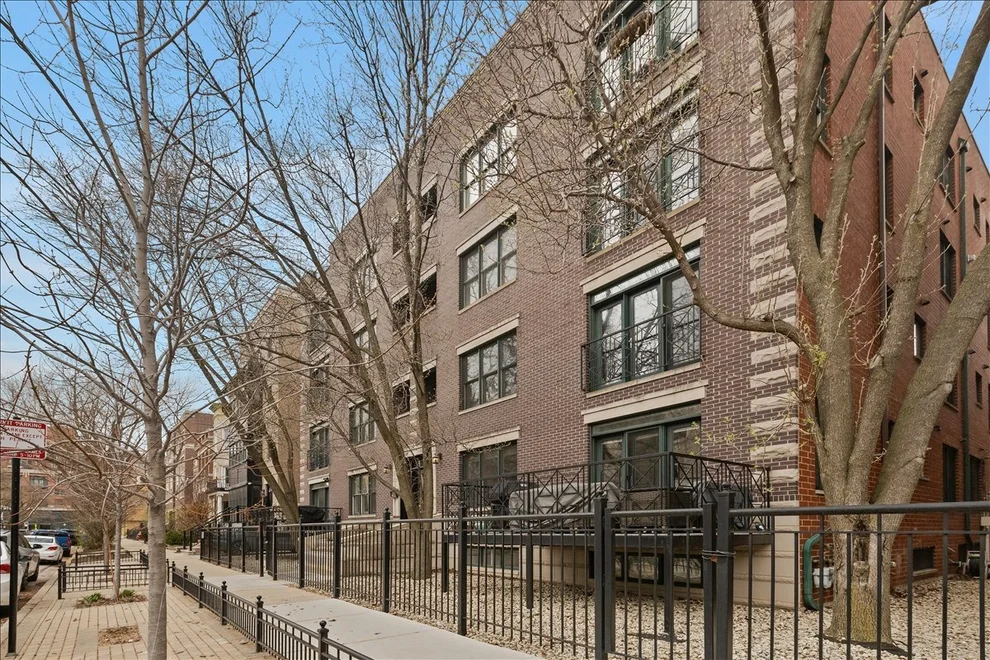 Unit for sale at 714 W Melrose Street, Chicago, IL 60657
