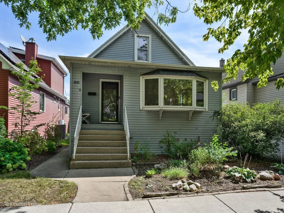 Unit for sale at 4633 N KEDVALE Avenue, Chicago, IL 60630