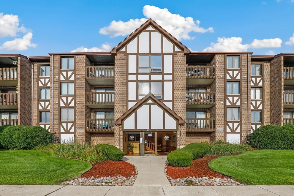 Unit for sale at 10320 Central Avenue, Oak Lawn, IL 60453
