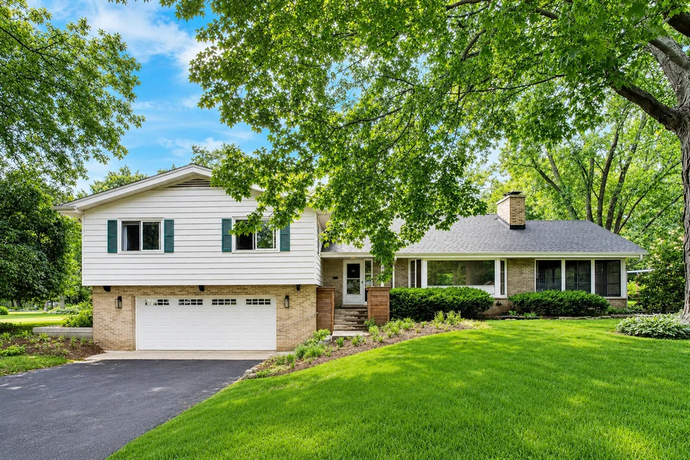 Unit for sale at 2288 S Westwood Lane, Palatine, IL 60067