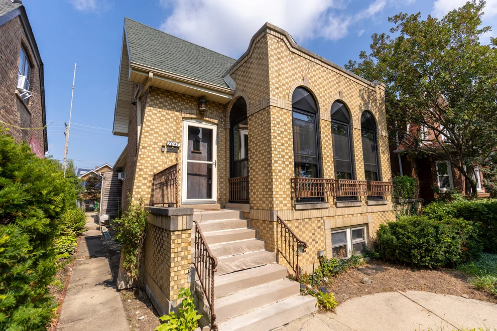 Unit for sale at 7047 26TH Parkway, Berwyn, IL 60402