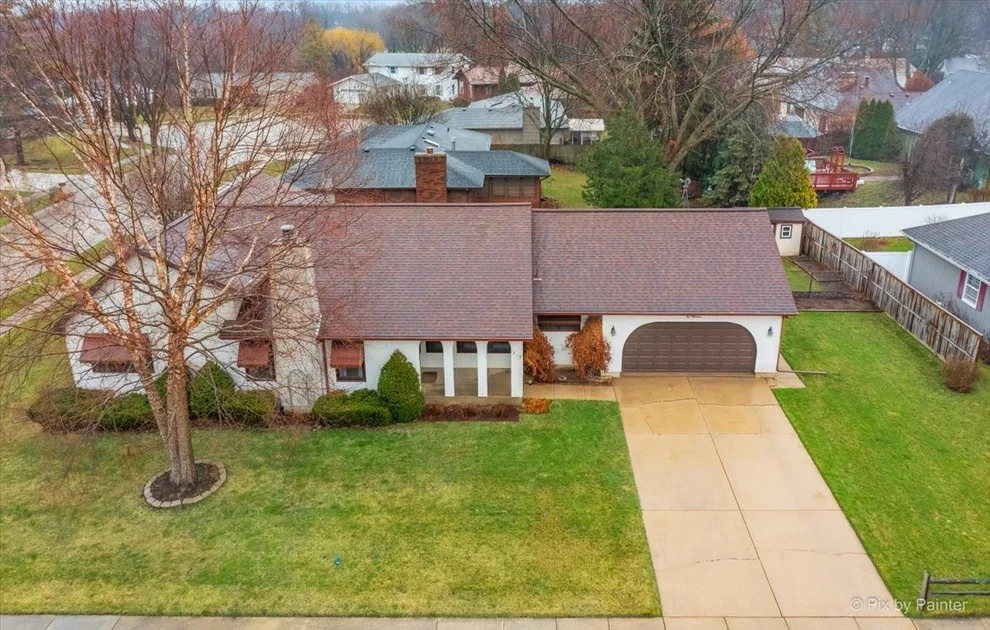 Unit for sale at 219 Brookside Drive, Elgin, IL 60123