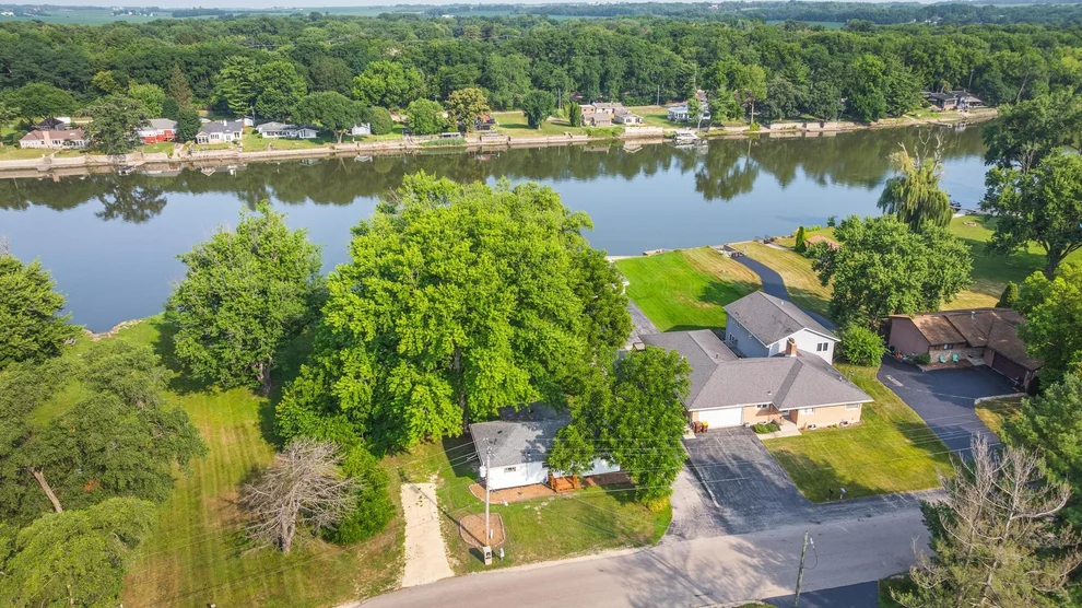 Unit for sale at 10910 Ventura Boulevard, Machesney Park, IL 61115