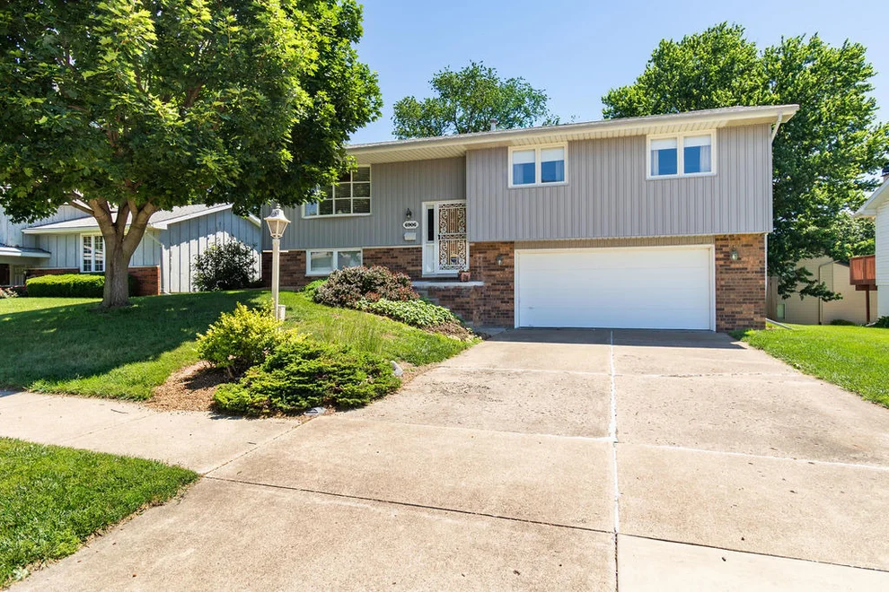 Unit for sale at 6906 N Rockvale Drive, Peoria, IL 61614