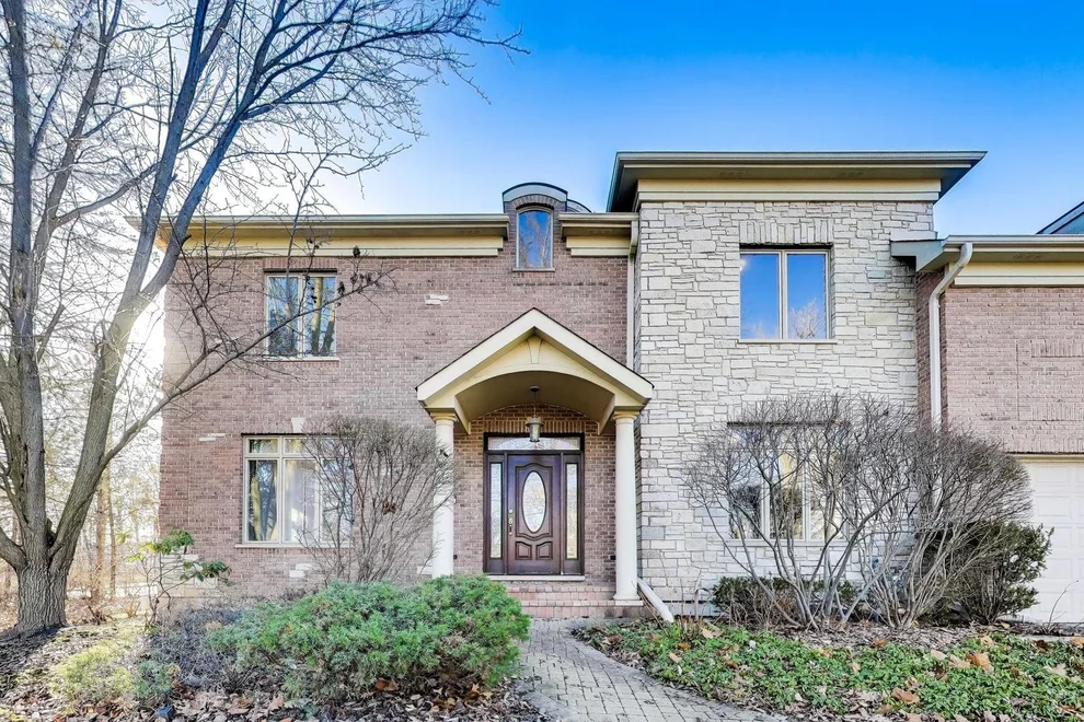 Unit for sale at 2619 Wildwood Lane, Deerfield, IL 60015