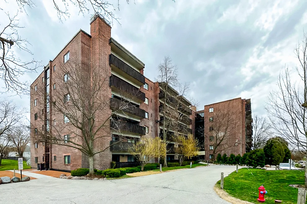 Unit for sale at 920 Vose Drive, Gurnee, IL 60031