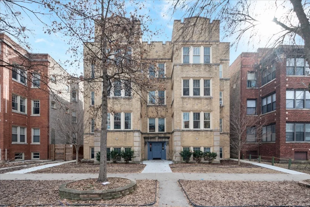 Unit for sale at 2751 W Giddings Street, Chicago, IL 60625