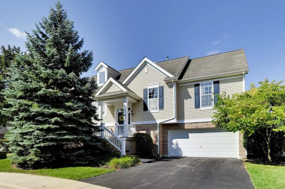 Unit for sale at 612 N Hidden Prairie Court, Palatine, IL 60067