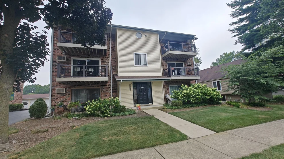 Unit for sale at 2713 Northcreek Drive, Woodridge, IL 60517