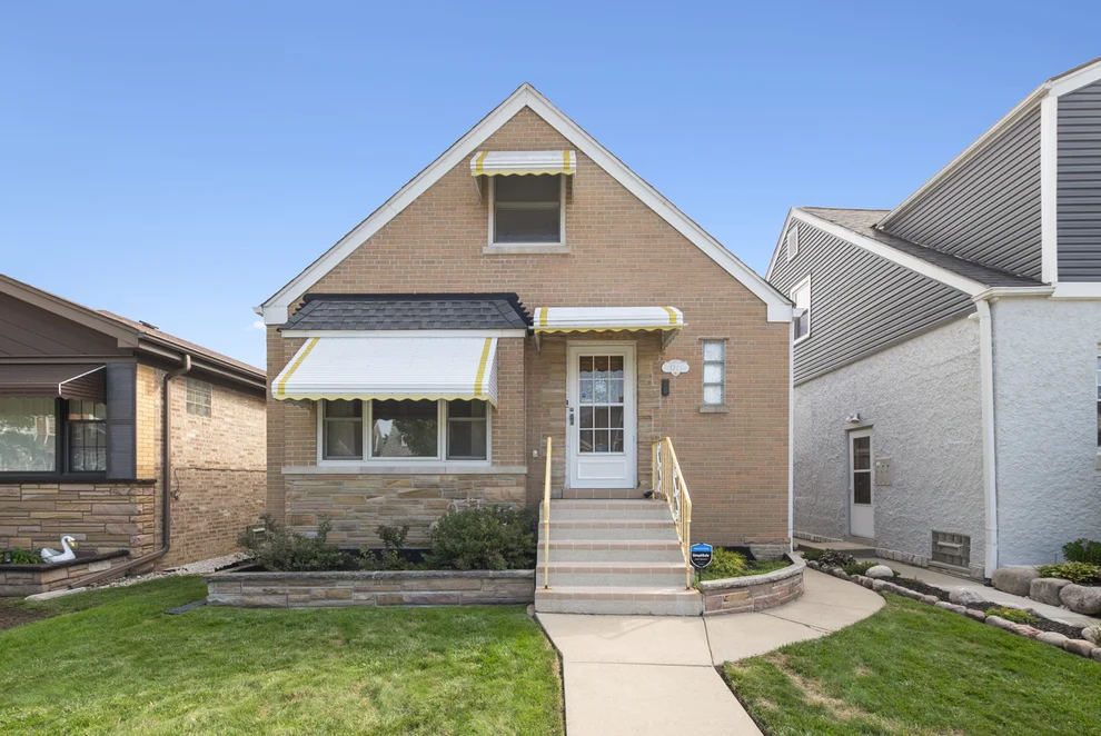 Unit for sale at 3721 N Octavia Avenue, Chicago, IL 60634