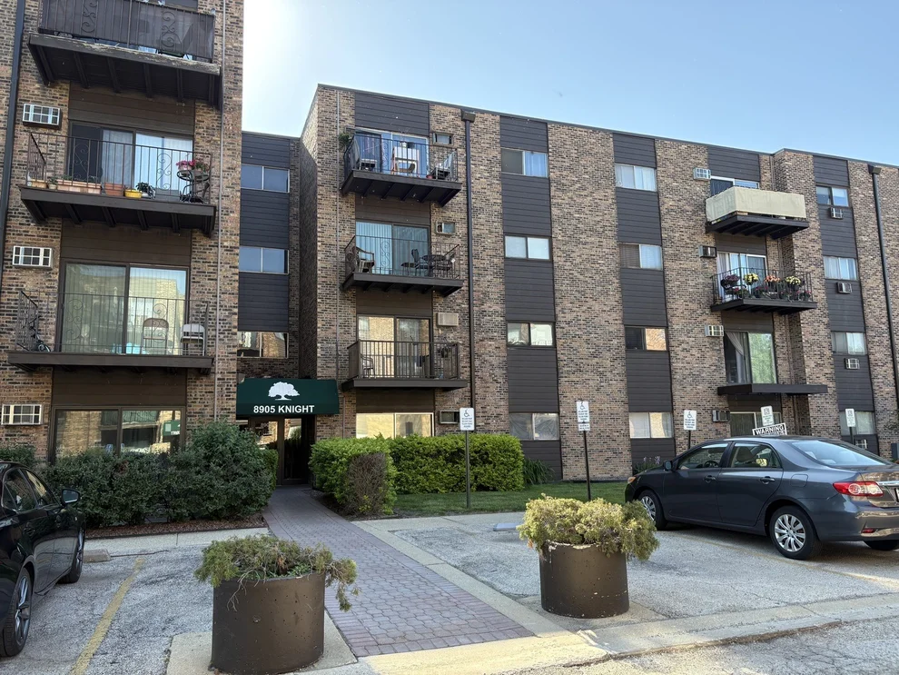 Unit for sale at 8905 N Knight Avenue, Des Plaines, IL 60016