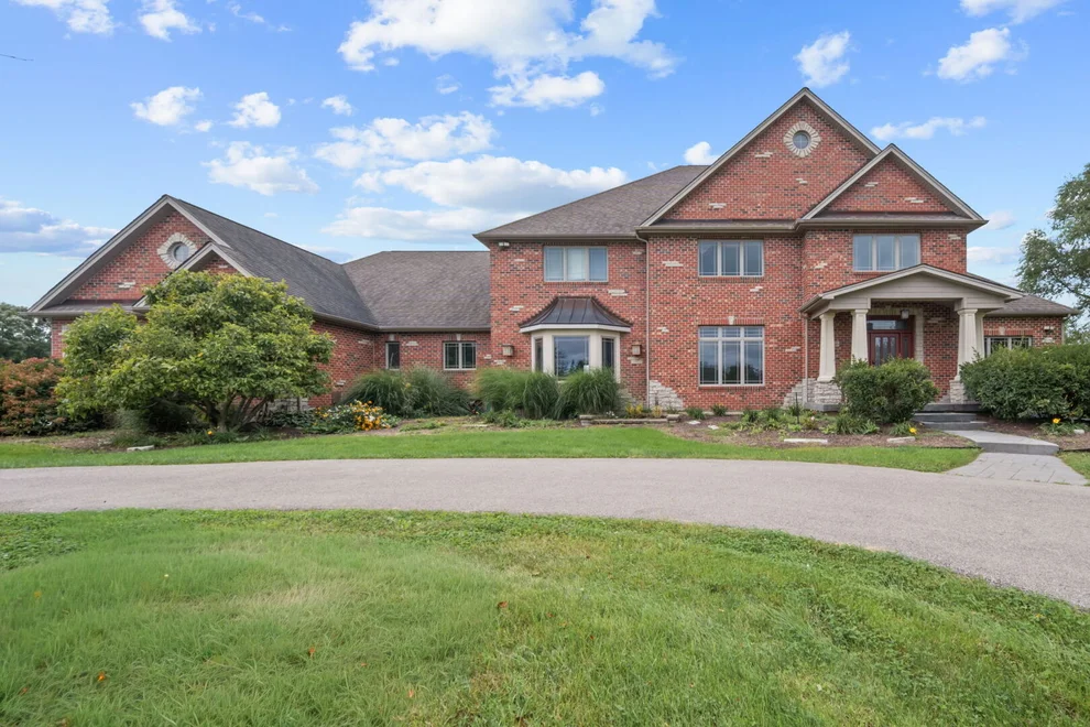 Unit for sale at 11N720 Muirhead Road, Elgin, IL 60124