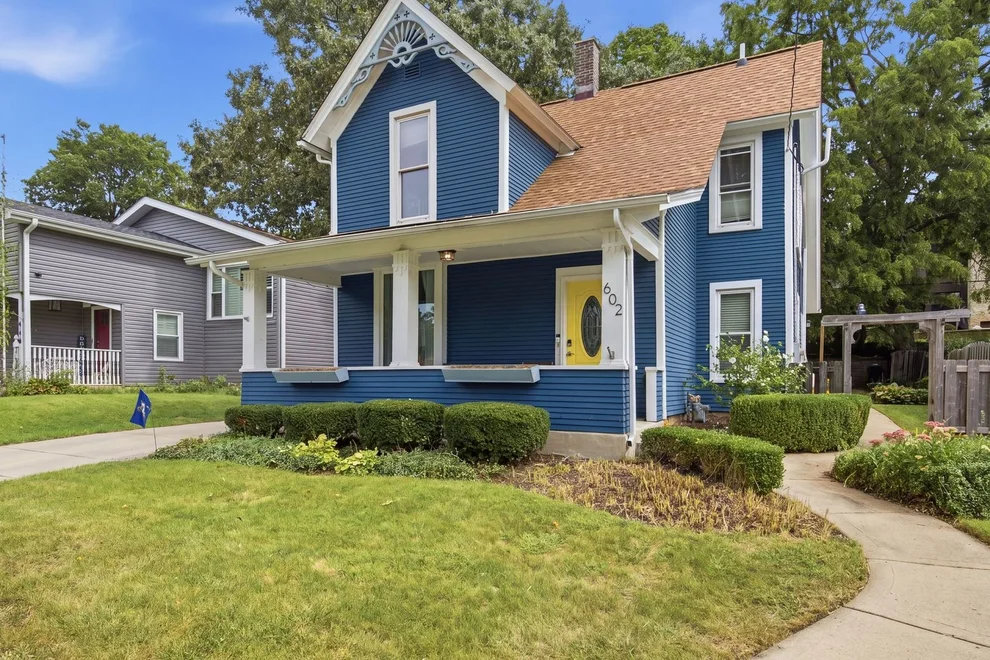Unit for sale at 602 S 5th Avenue, St. Charles, IL 60174