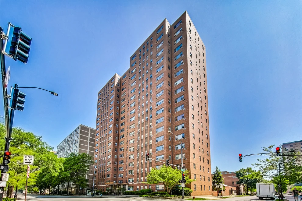 Unit for sale at 2909 N Sheridan Road, Chicago, IL 60657