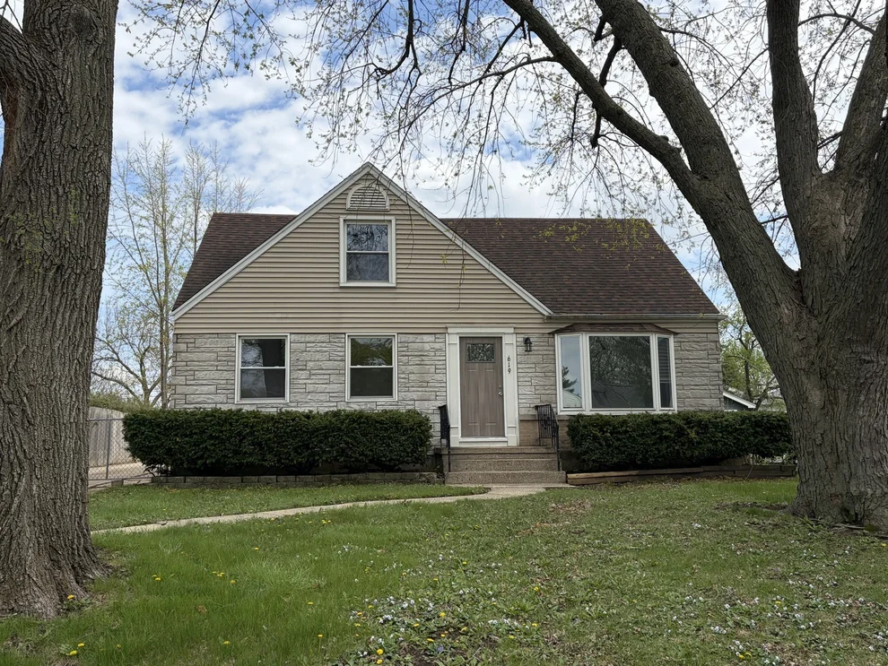 Unit for sale at 619 N Edgewood Avenue, Lombard, IL 60148