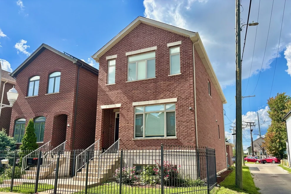Unit for sale at 2810 S Grove Street, Chicago, IL 60608