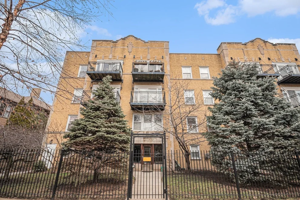 Unit for sale at 2008 W Greenleaf Avenue, Chicago, IL 60645