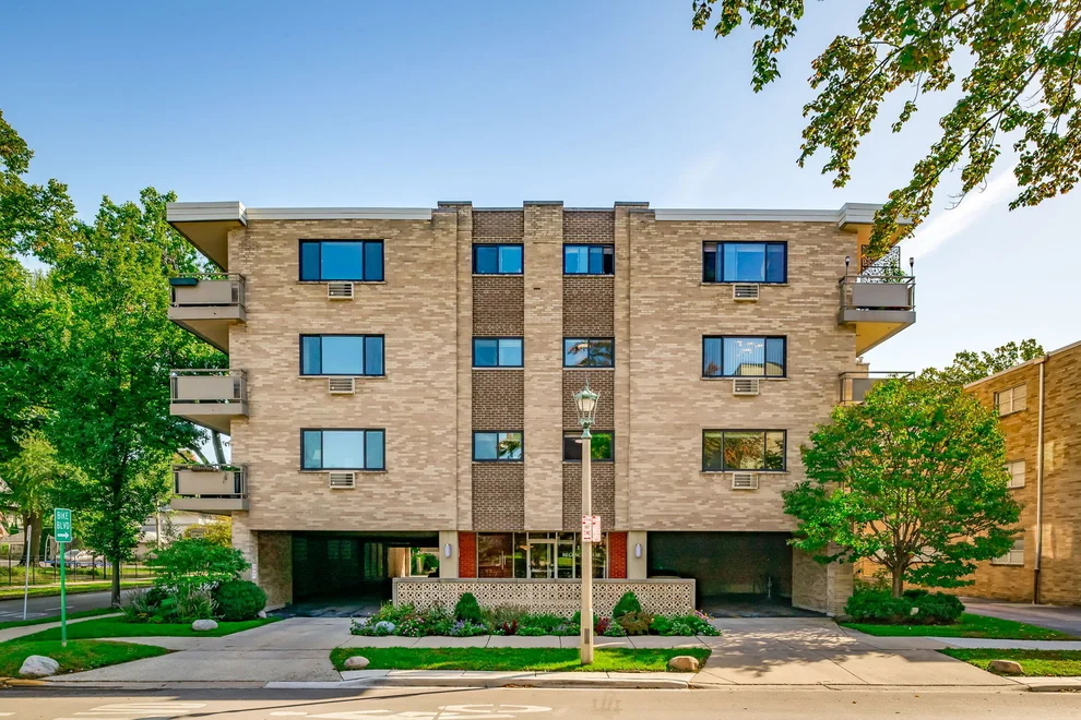 Unit for sale at 224 N Kenilworth Avenue, Oak Park, IL 60302