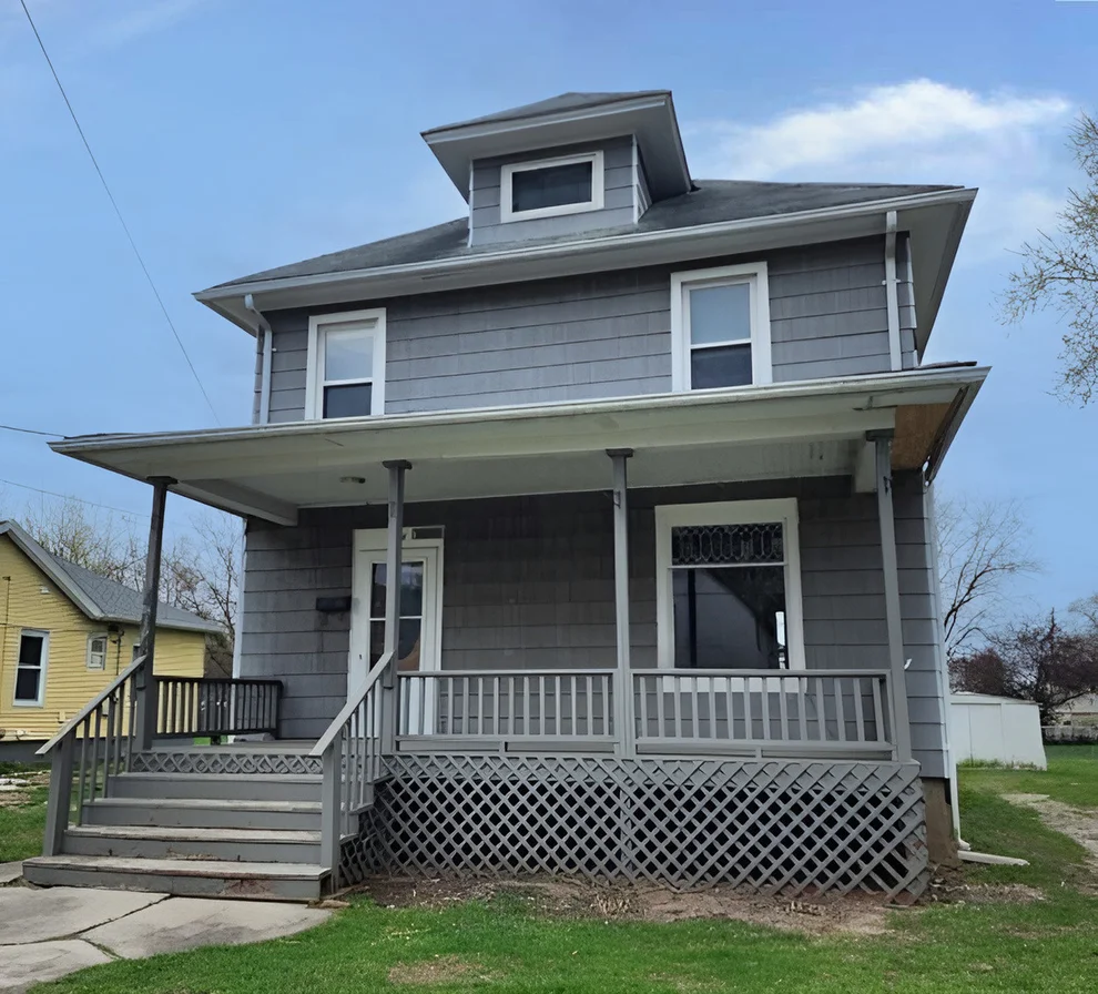Unit for sale at 404 W 1st Street, Galesburg, IL 61401