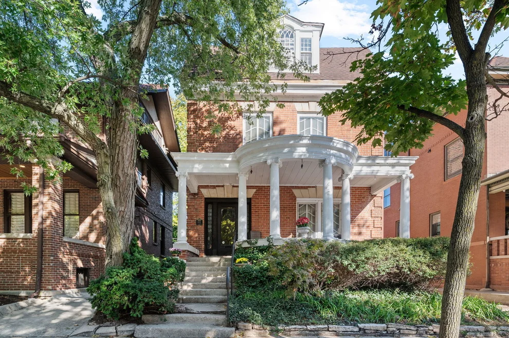 Unit for sale at 832 W Junior Terrace, Chicago, IL 60613
