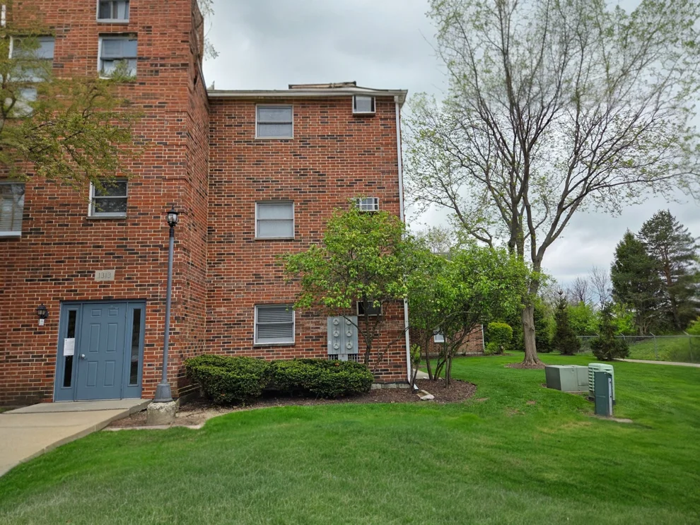 Unit for sale at 1313 Cunat Court, Lake In The Hills, IL 60156