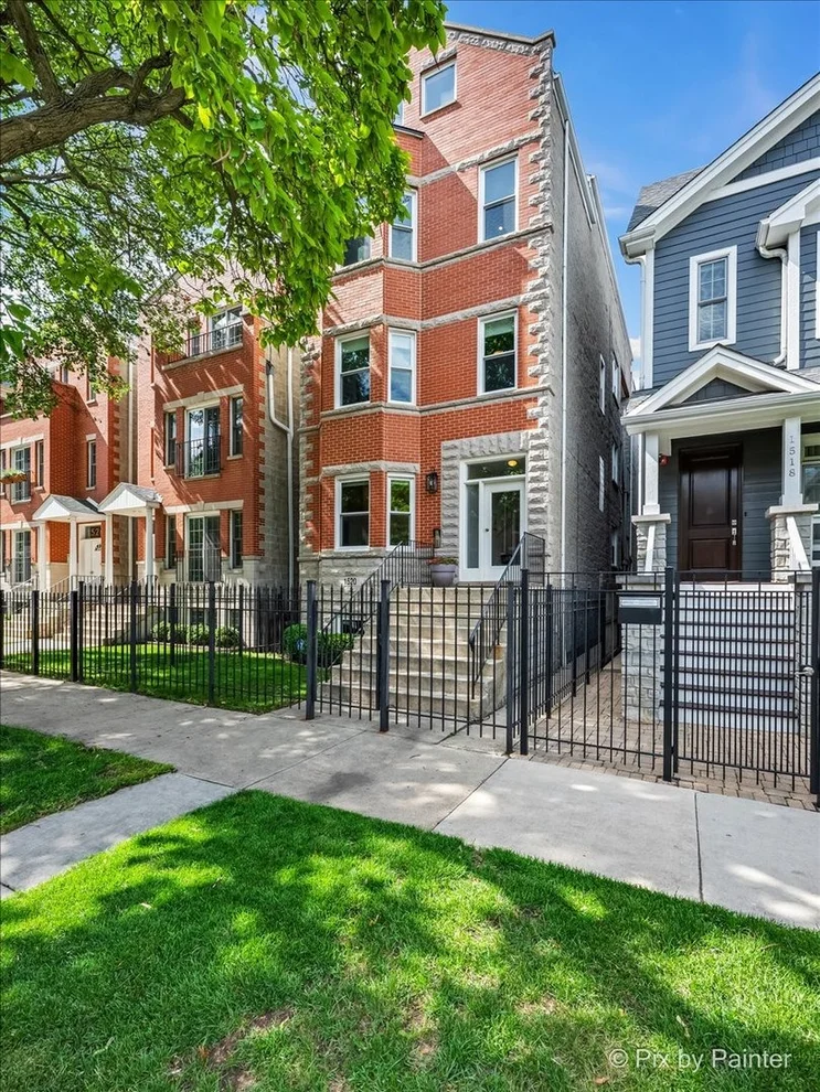 Unit for sale at 1520 W HENDERSON Street, Chicago, IL 60657